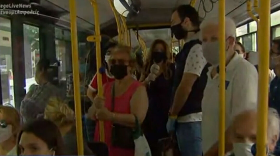 Μέσα σε γεμάτο με κόσμο λεωφορείο στη Θεσσαλονίκη