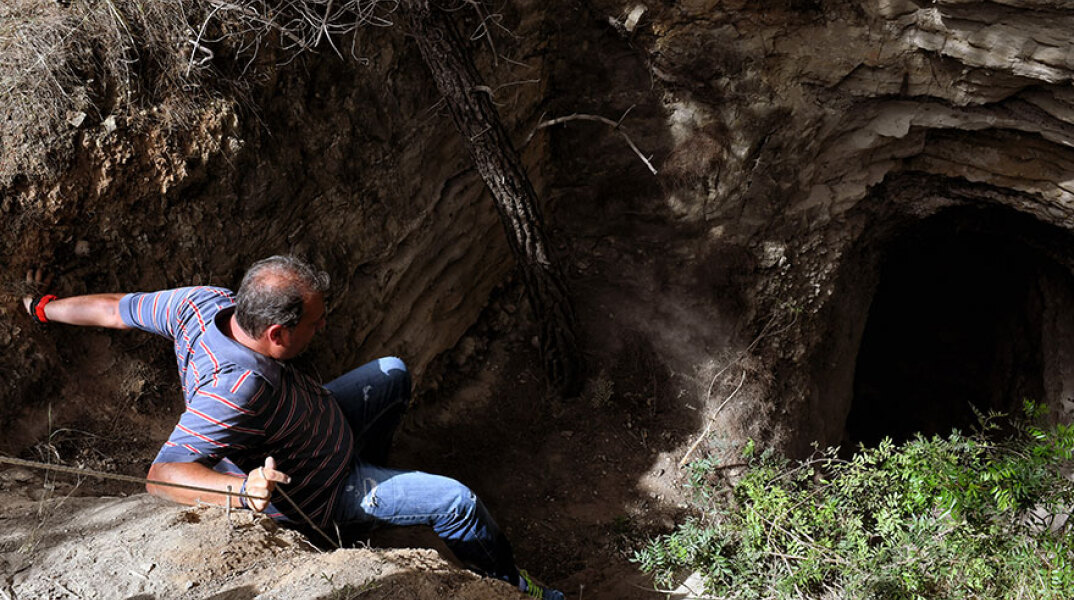 Λουτράκι, Σπήλαιο