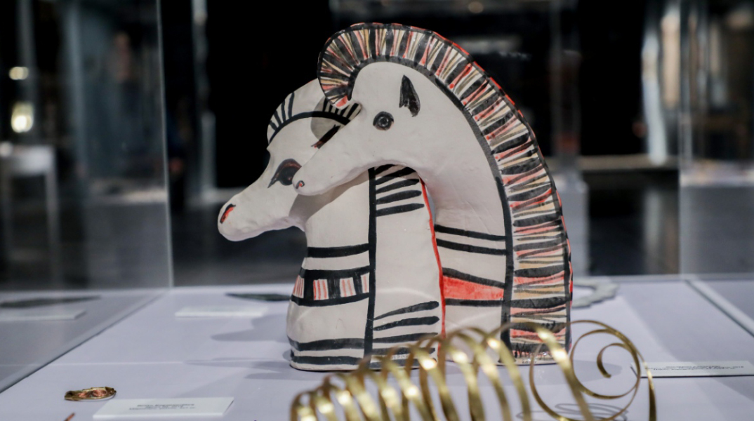 Το Ίδρυμα Μείζονος Ελληνισμού γιορτάζει τη Διεθνή Ημέρα Μουσείων με δωρεάν εικονική περιήγηση στην έκθεση «Διαχρονίες»