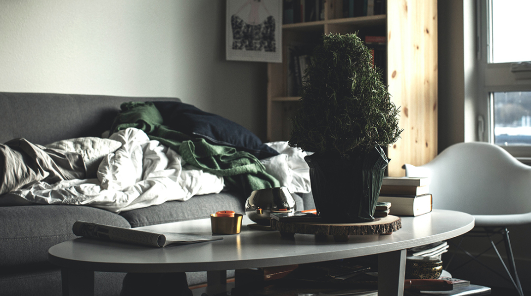 ακατάστατο σαλόνι