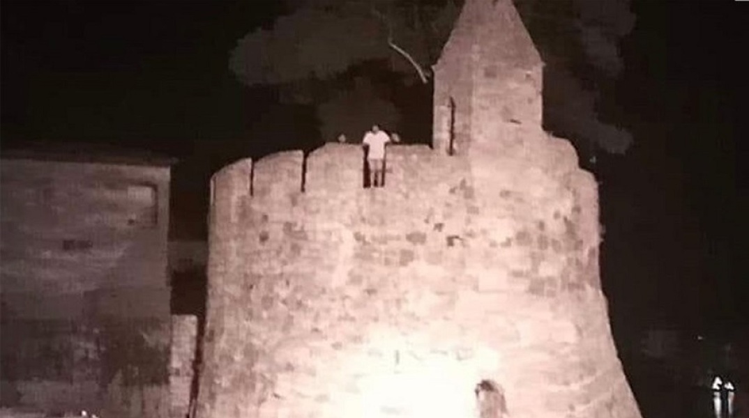 17χρονος έπεσε από τον Φάρο Ναυπάκτου