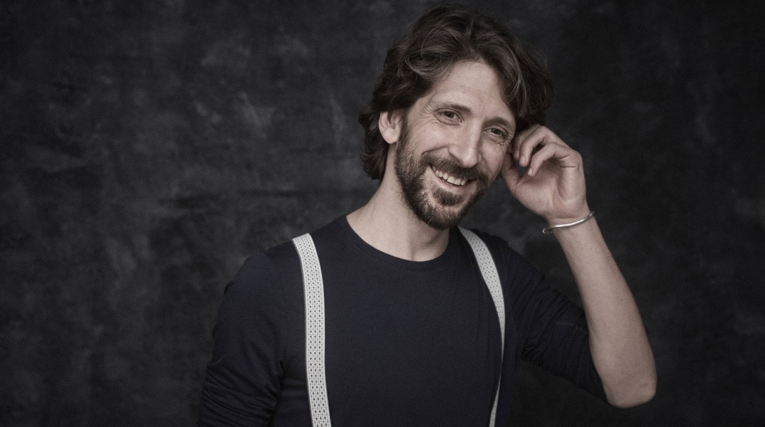 O τραγουδοποιός Alex Sid