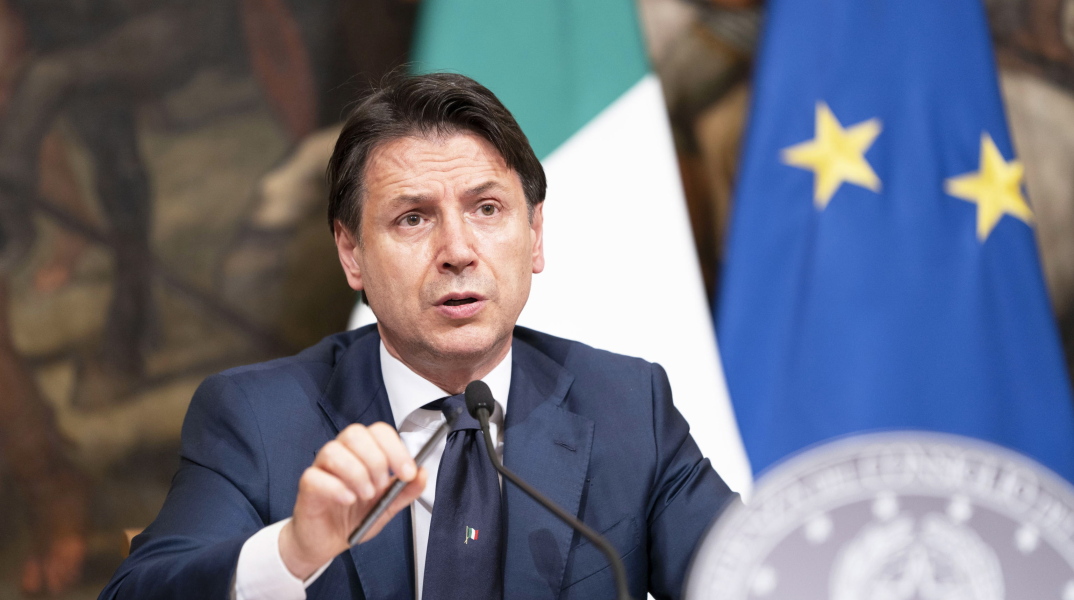 Τζουζέπε Κόντε: Φέτος να κάνουμε διακοπές στη χώρα μας 