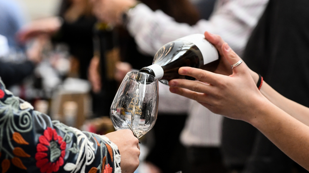 Μείωση ΦΠΑ στο κρασί ζητούν οι οινοποιοί 