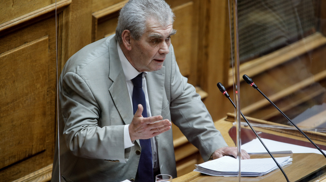 Για νοθεία και εξαναγκασμό κάνει λόγο ο Παπαγγελόπουλος 