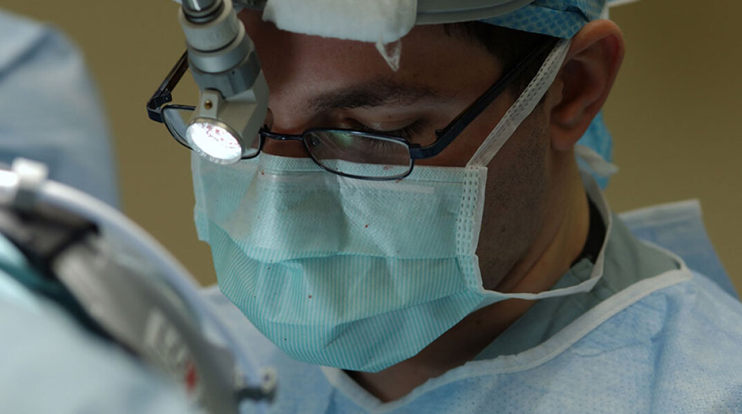 Χειρουργός