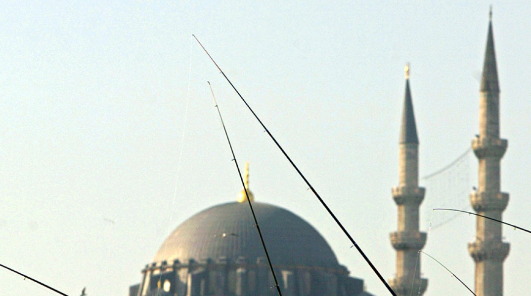 Το «Bella Ciao» ήχησε από τα τζαμιά στη Σμύρνη 