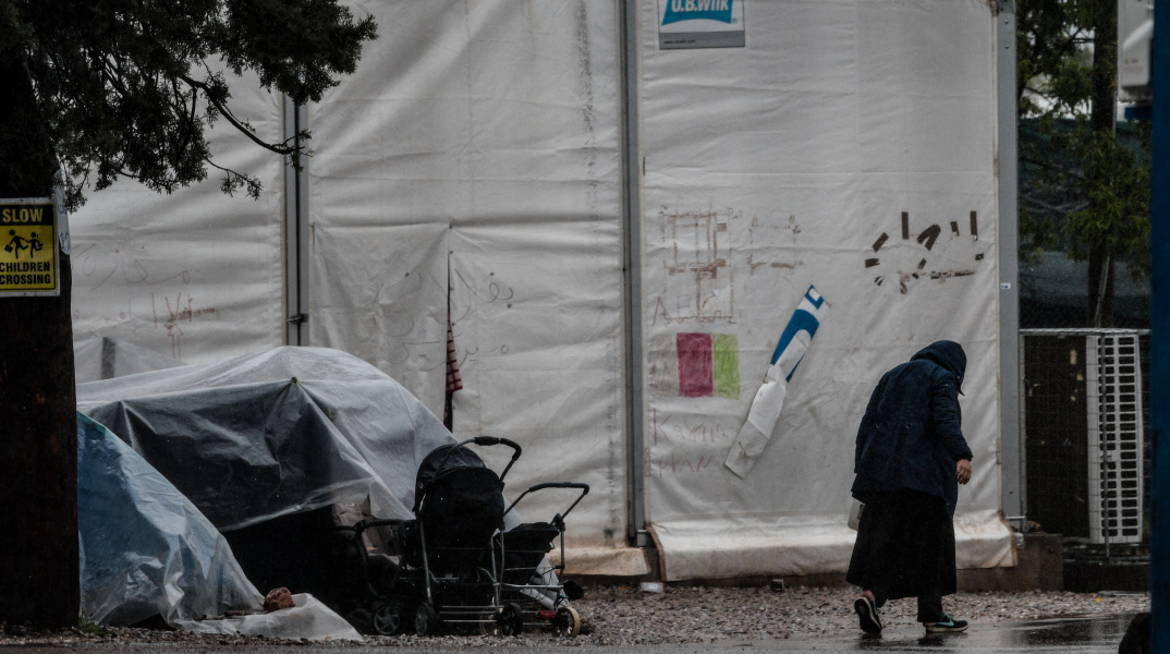 Για ακροδεξιό διοικητή σε δομή προσφύγων κάνουν λόγο ΣΥΡΙΖΑ και ΚΙΝΑΛ 