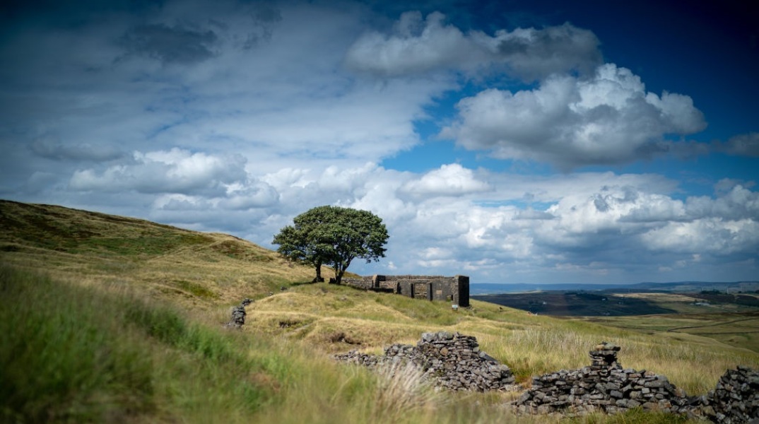 «Ανεμοδαρμένα ύψη» της Έμιλι Μπροντέ: Το αριστούργημα της κλασικής λογοτεχνίας, σε νέα μετάφραση από τις εκδόσεις Ψυχογιός