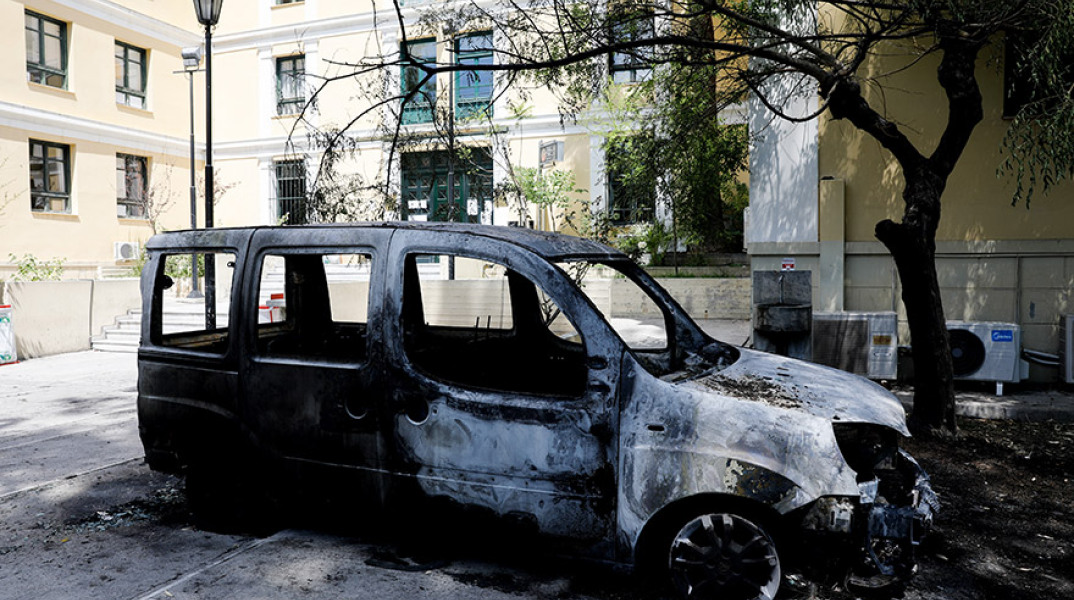 ΕΜΠΡΗΣΜΟΣ ΤΕΣΣΑΡΩΝ ΙΧ ΣΤΗΝ ΕΥΕΛΠΙΔΩΝ