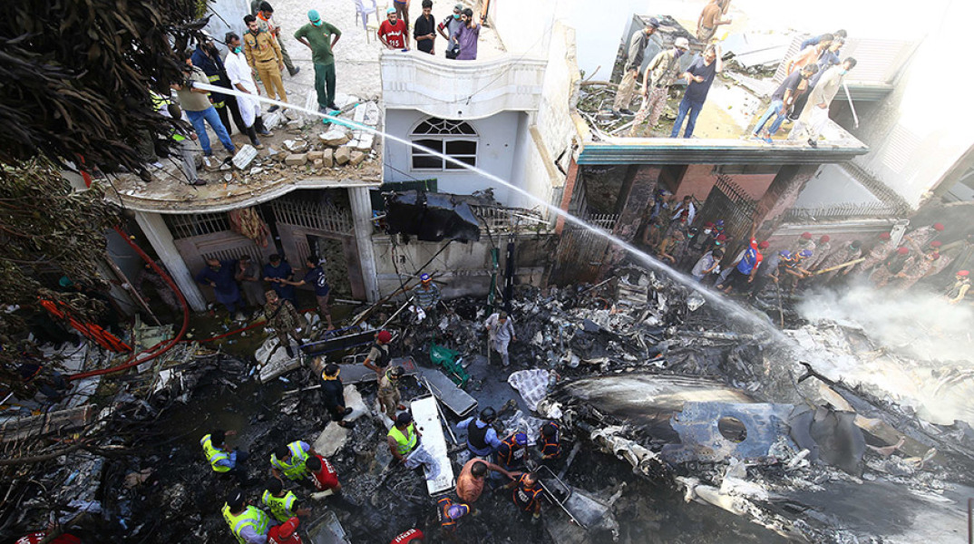 Συντριβή αεροσκάφους στο Πακιστάν