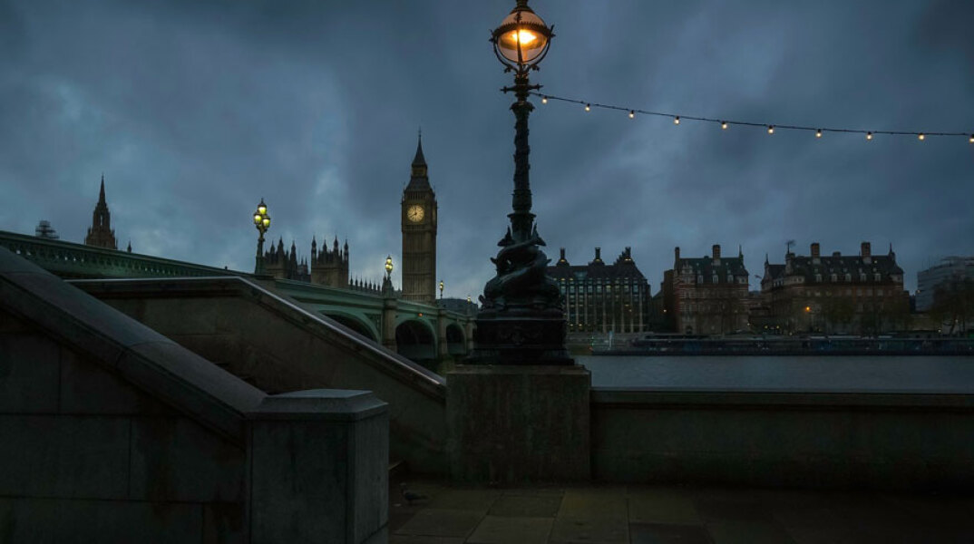 Κορωνοϊός στη Μεγάλη Βρετανία: Ανακοινώθηκε το χρονοδιάγραμμα για το άνοιγμα των καταστημάτων