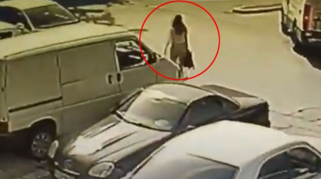 Στιγμή από την επίθεση με βιτριόλι