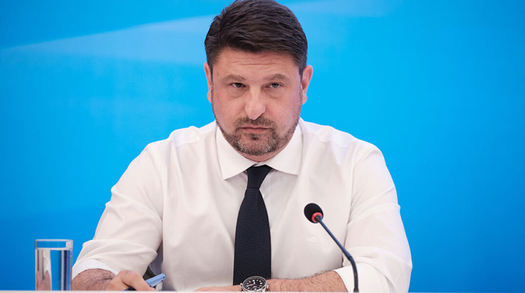 Δεν άντεξε τη συναισθηματική φόρτιση ο Νίκος Χαρδαλιάς στην τελευταία live ενημέρωση για τον κορωνοϊό