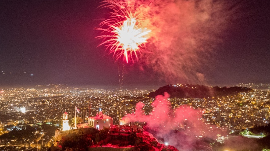 Πυροτεχνήματα στην Αθήνα την Ανάσταση