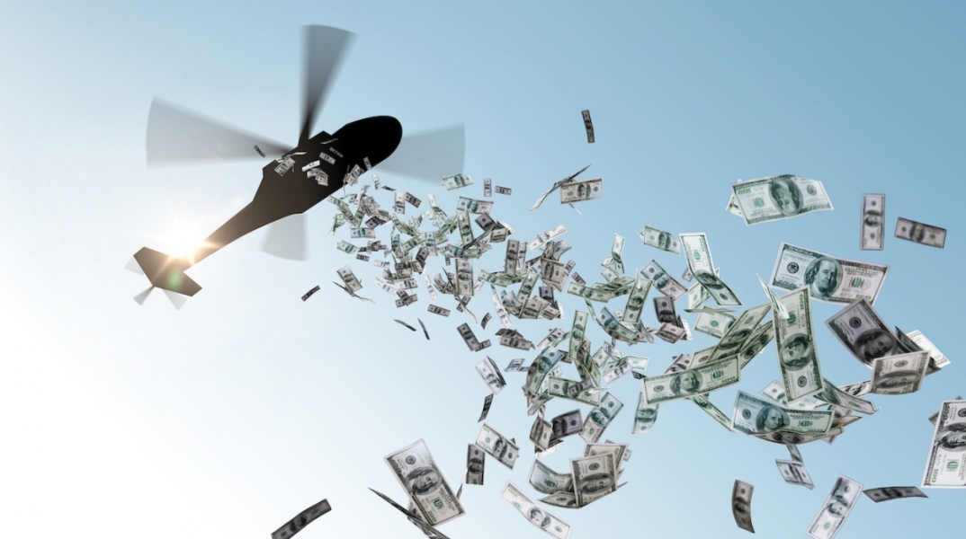 Ελικόπτερο που ρίχνει χαρτονομίσματα