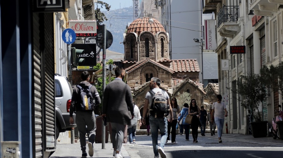 Κόσμος στην Ερμού