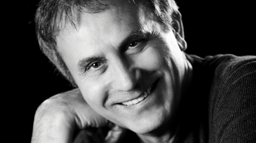 Συνέντευξη: Ο Γιώργος Νταλάρας μιλάει στην ATHSN VOICE για τα 50 του χρόνια στο τραγούδι, τη μουσική, τη ζωή του, το βιβλίο του