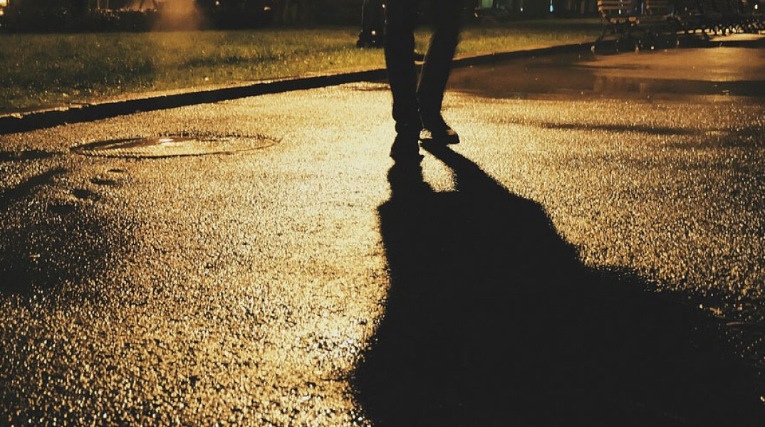 Οδηγός αυτοκινήτου παρέσυρε πεζό και τον εγκατέλειψε - Αναζητείται από την Αστυνομία