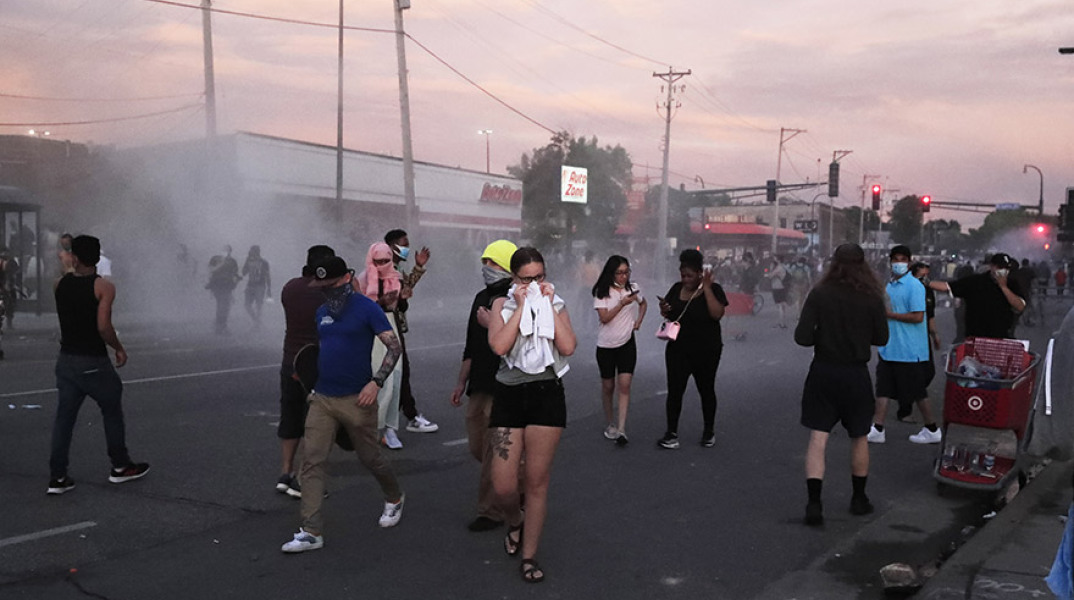 Ταραχές στη Μινεάπολη μετά τον θάνατο του Αφροαμερικανού Τζορτζ Φλόιντ