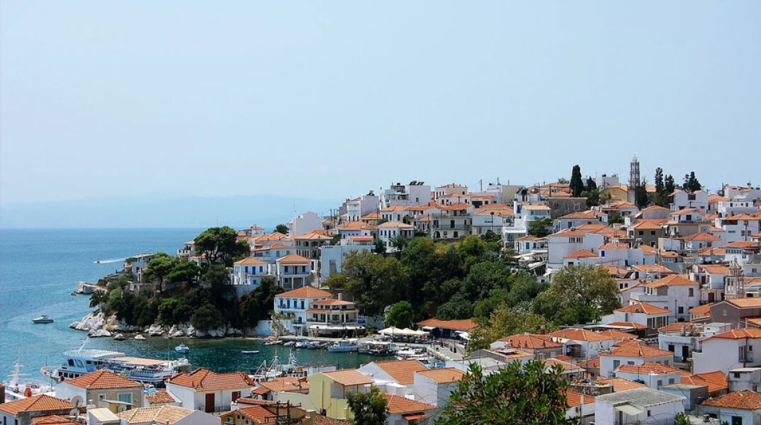 Ένα βήμα πιο κοντά η ηλεκτρική διασύνδεση της Σκιάθου με την Εύβοια - Έπεσαν οι υπογραφές