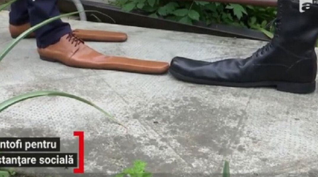 Τσαγκάρης στη Ρουμανία κατασκευάζει παπούτσια No75 για τον κορωνοϊό και γίνεται viral