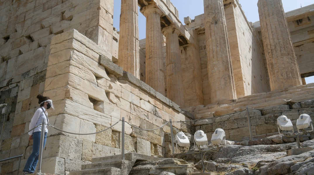 Υποχρεωτικό τεστ και καραντίνα 7 ημερών για τουρίστες από μη «ασφαλείς» επιδημιολογικά χώρες, προανήγγειλε ο ο υπουργός Τουρισμού, Χάρης Θεοχάρης