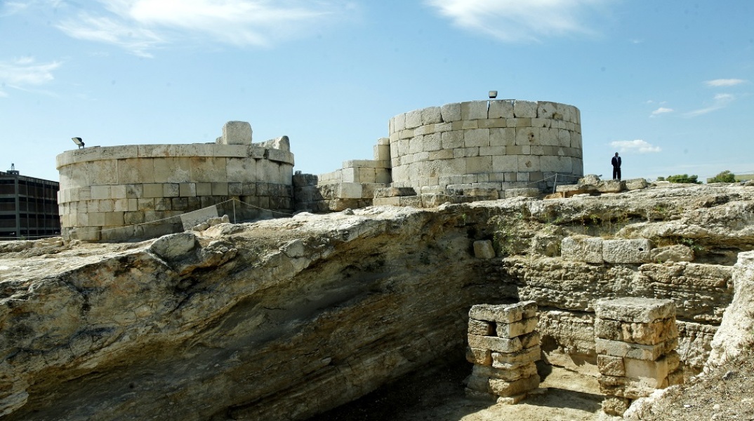 Η ΗΕΤΙΩΝΕΙΑ ΠΥΛΗ ΤΟΥ ΠΕΙΡΑΙΑ