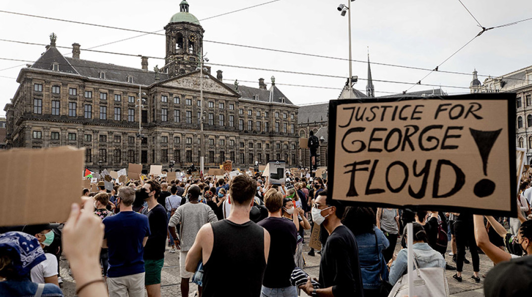 Διαδήλωση στο Άμστερνταμ για τη δολοφονία του Τζορτζ Φλόιντ 