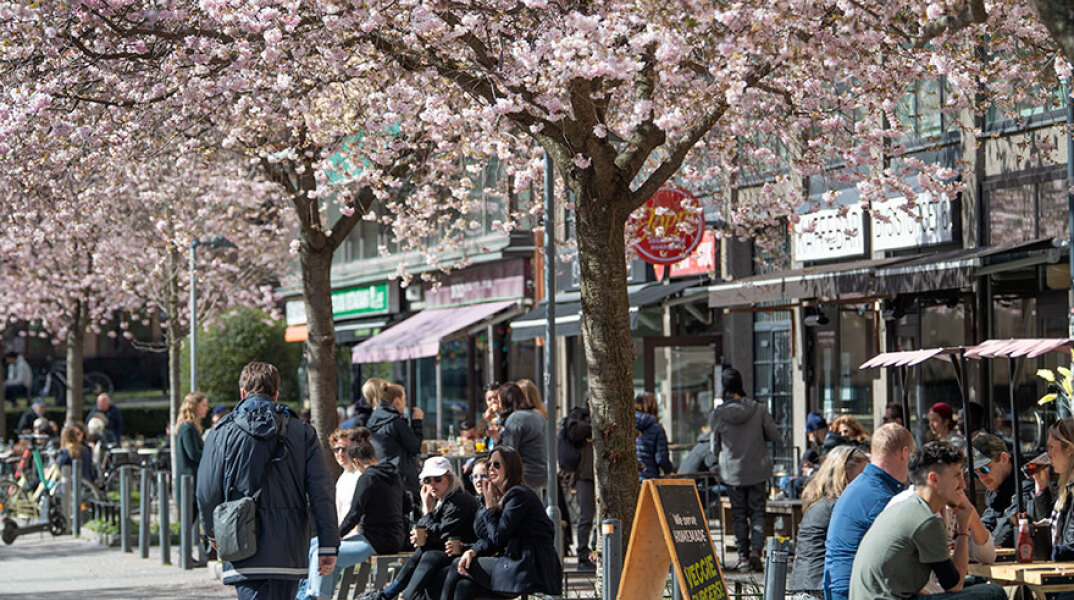Στο στόχαστρο σφοδρής κριτικής ο πρωθυπουργός της Σουηδίας για τη «χαλαρή» αντιμετώπιση της πανδημίας κορωνοϊού