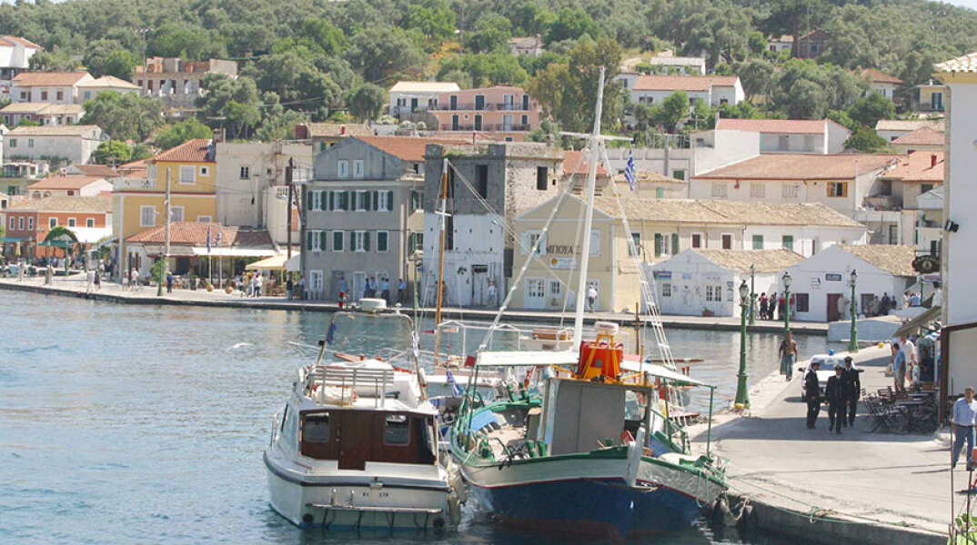 Οι Παξοί γεμίζουν κάθε χρόνο από Ιταλούς τουρίστες 