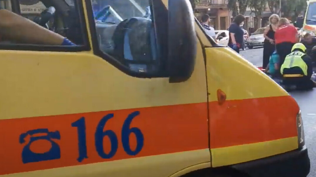 Γυναίκα τραυματίστηκε σοβαρά στη Θεσσαλονίκη, όταν έπεσε πάνω της μηχανή