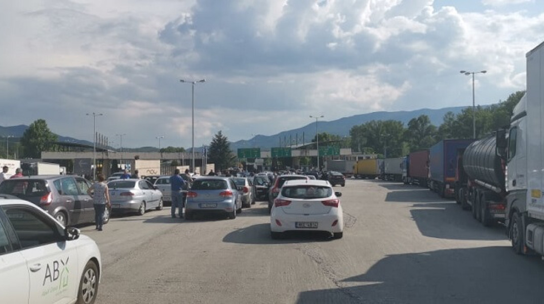 Ουρές κι εξάωρη ταλαιπωρία στο τελωνείο του Προμαχώνα  