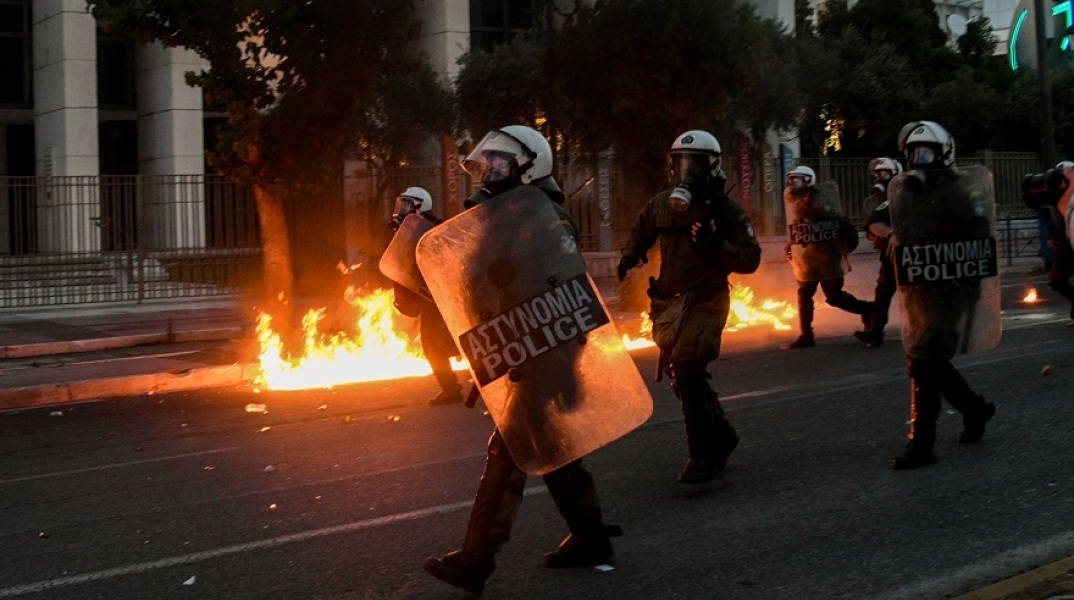 Επεισόδια στην αμερικανική πρεσβεία