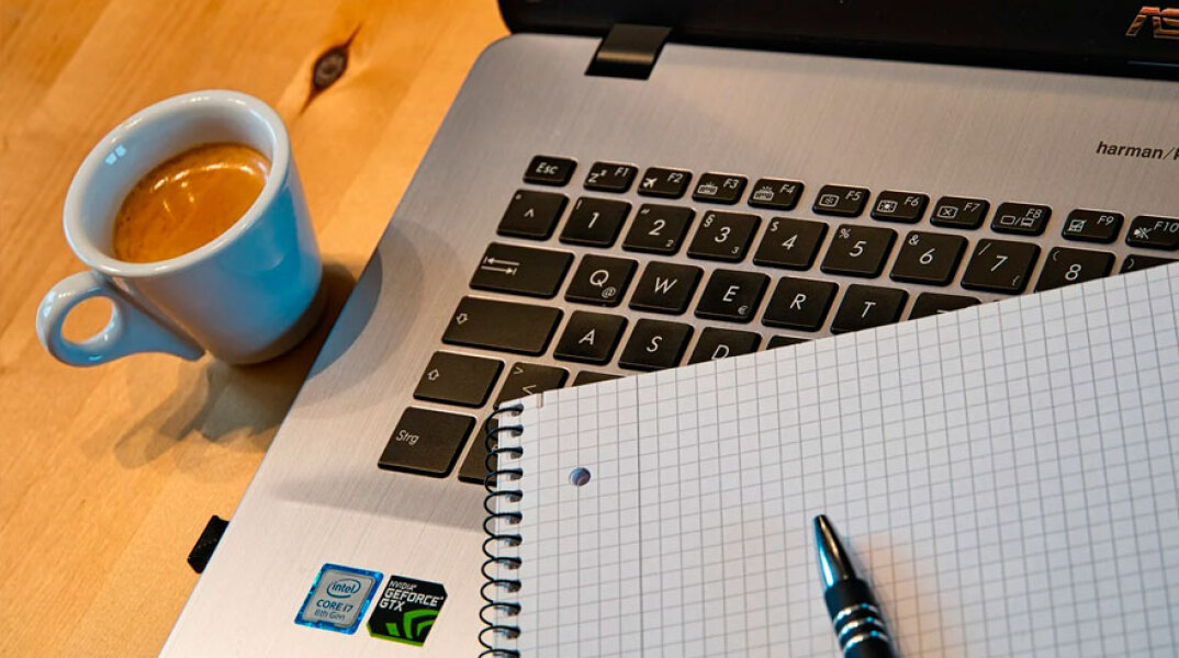 Η Κομισιόν αποφάσισε ότι ο κορωνοϊός δεν απειλεί τόσο πολύ τους εργαζόμενους