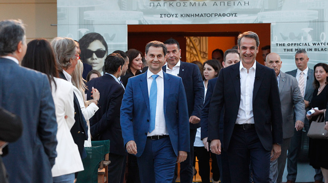 O πρωθυπουργός Κυριάκος Μητσοτάκης φθάνει μαζί με τον Υπουργό Τουρισμού Χάρη Θεοχάρη, στην εκδήλωση για την παρουσίαση της καμπάνιας του ελληνικού τουρισμού για το 2020
