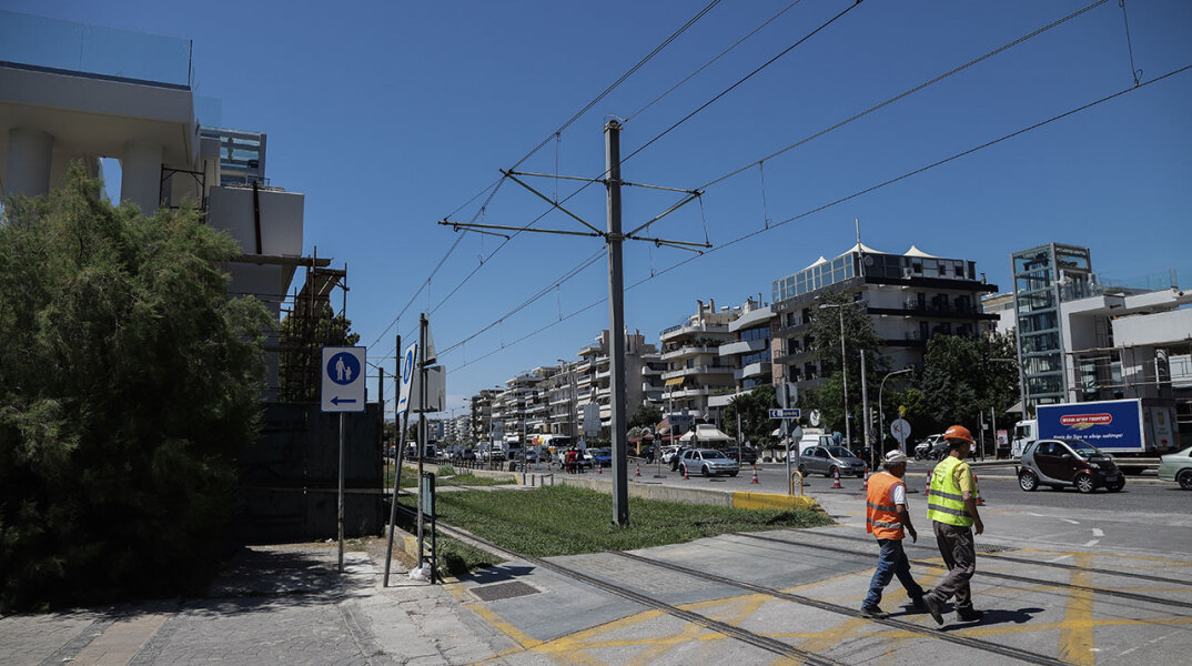 Εκτός κυκλοφορίας έχει τεθεί η λεωφόρος Ποσειδώνος - Μπαίνει πεζογέφυρα στο ύψος του Αλίμου