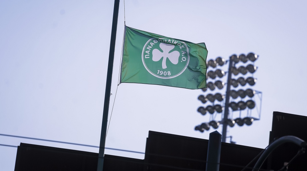 Σε πολλά ενδοαγωνιστικά και εξωαγωνιστικά μέτωπα δίνει μάχες ο ποδοσφαιρικός Παναθηναϊκός, ενώ η ομάδα προσπαθεί να προετοιμαστεί για τα πλέι οφ.