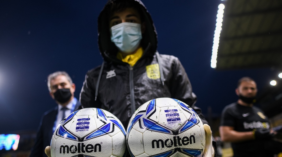 Σούπερ Λιγκ: Το ελληνικό πρωτάθλημα ποδοσφαίρου επέστρεψε, δίχως κόσμο στις εξέδρες, αλλά με μπόλικες συγκινήσεις εντός αγωνιστικών χώρων.