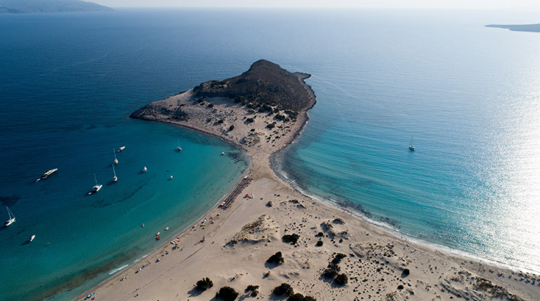 ΕΛΑΦΟΝΗΣΟΣ.Η ΠΑΡΑΛΙΑ ΤΟΥ ΣΙΜΟΥ ΜΕ ΤΟΥΣ ΜΟΝΑΔΙΚΟΥΣ ΑΜΜΟΛΟΦΟΥΣ 