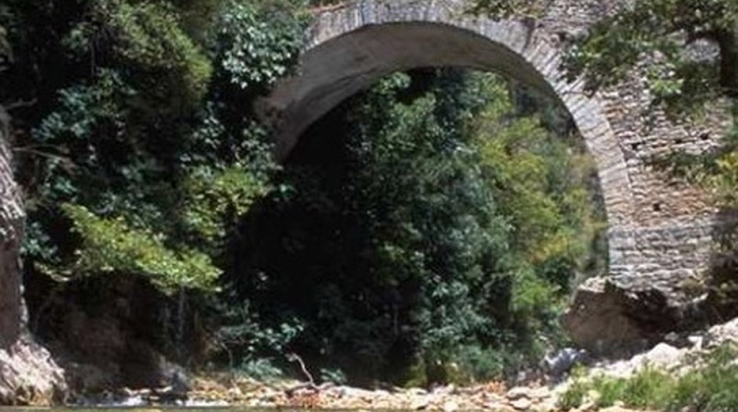 Το πέτρινο γεφύρι της Νέδας