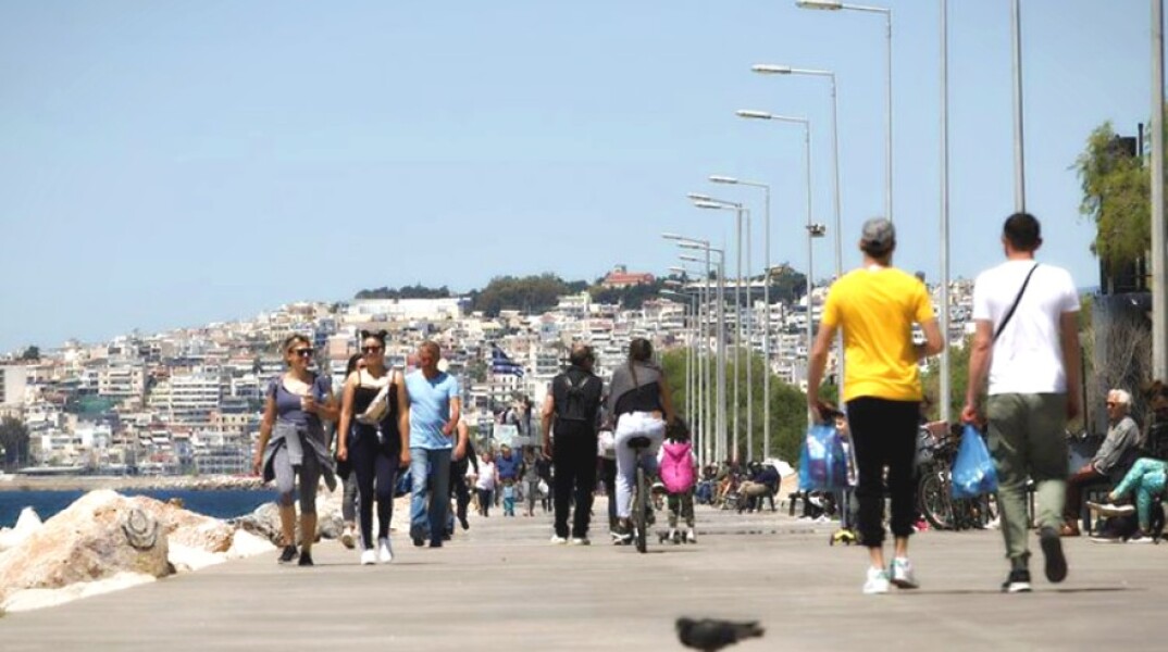 ΒΟΛΤΑ ΣΤΗ ΠΑΡΑΛΙΑ ΤΟΥ ΦΛΟΙΣΒΟΥ