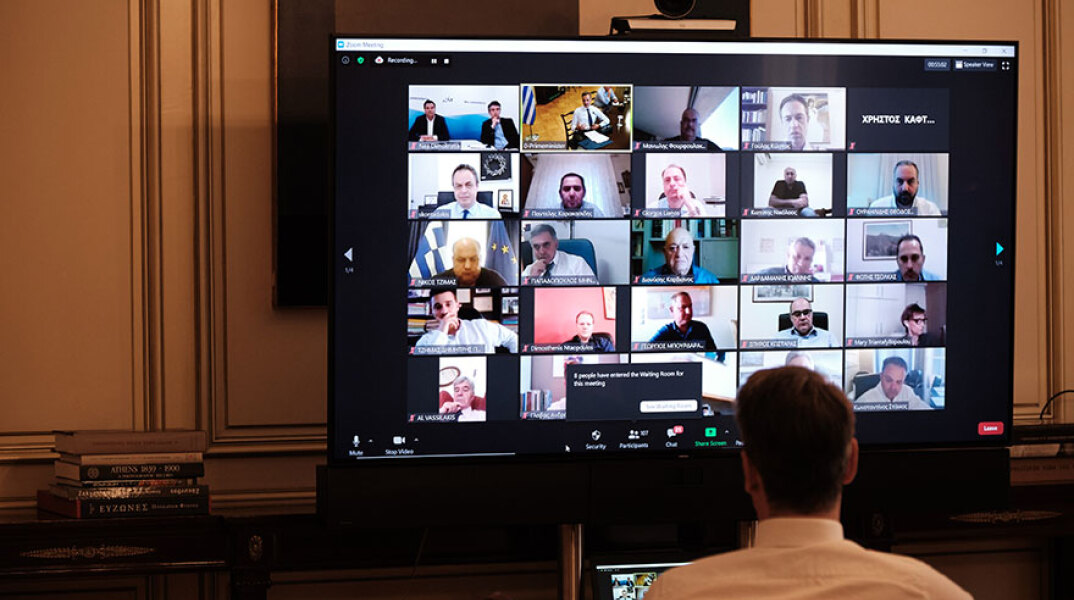 Τηλεδιάσκεψη του πρωθυπουργού Κυριάκου Μητσοτάκη με προέδρους ΝΟΔΕ