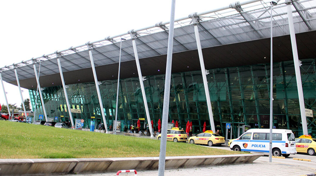 Τίρανα, Αεροδρόμιο