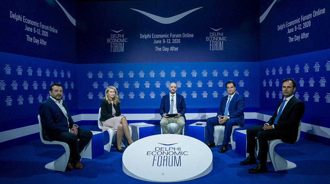 Άδωνις Γεωργιάδης, Υπουργός Ανάπτυξης και Επενδύσεων, ο κ. Αλέξης Πατέλης, Οικονομικός Σύμβουλος του Πρωθυπουργού, η κα. Αndrea Moraru, Επικεφαλής ΕBRD Ελλάδας-Κύπρου και ο  κ. Νίκος Παππάς, Βουλευτής ΣΥΡΙΖΑ και ο δημοσιογράφος κ. Σταμάτης Ζαχαρός