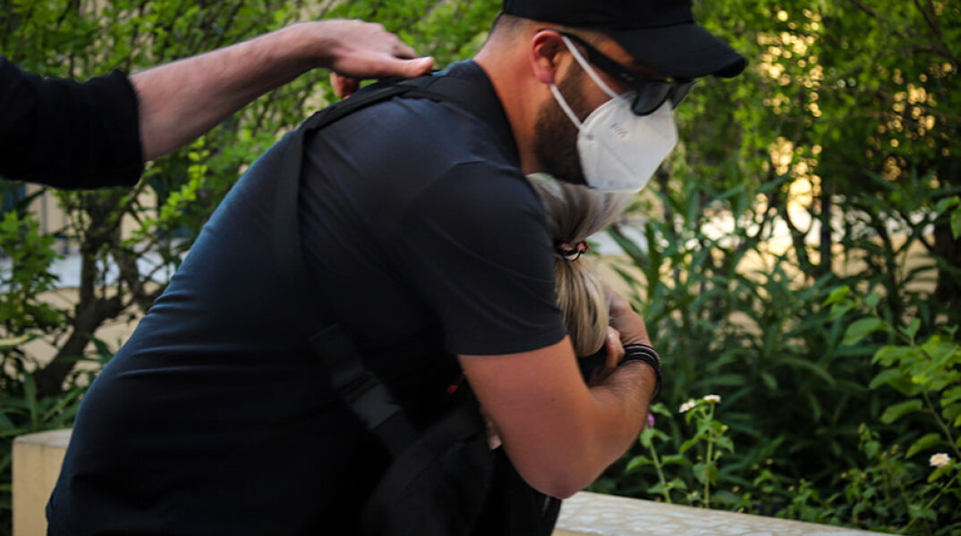 Στον Εισαγγελέα οδηγηθηκε απόψε 35χρονη γυναίκα για την επίθεση με βιτριόλι σε γυναίκα στην Καλλιθέα