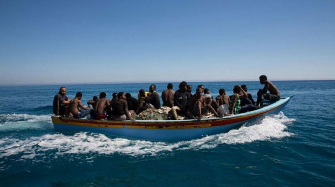 Βάρκα με μετανάστες