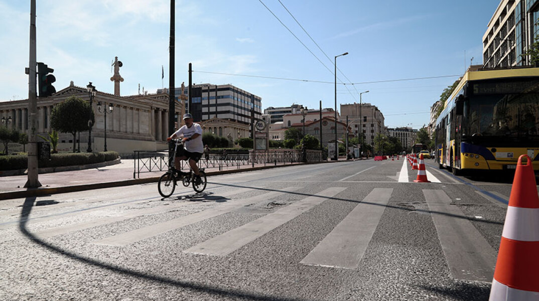 «Δημιουργείται για πρώτη φορά στην Αθήνα μια ασφαλής ποδηλατική διαδρομή που ενώνει το Σύνταγμα με την Ομόνοια» - Το μήνυμα του Κώστα Μπακογιάννη για τις παρεμβάσεις στην Πανεπιστημίου