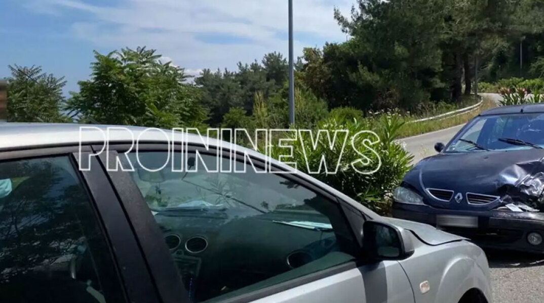 Μετωπική δύο οχημάτων στην Καβάλα - Ο ένας οδηγός μπήκε στο αντίθετο ρεύμα