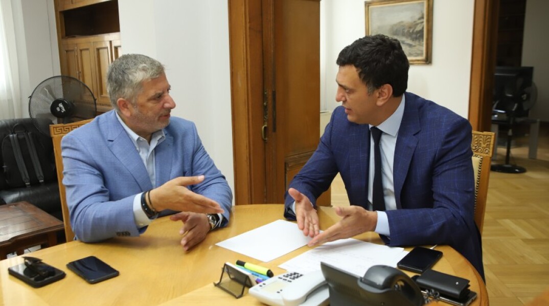 Ο υπουργός Υγείας, Βασίλης Κικίλιας και ο Περιφερειάρχης Αττικής, Γιώργος Πατούλης